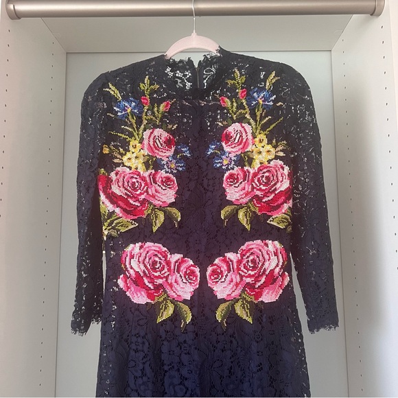 SOLD!  💕 NWT Dolce & Gabbana $4995 Floral Embroidered Lace in Navy - Picture 3 of 12